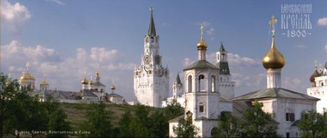 На реконструкции Кремля 1800 г. - белые стены.