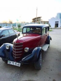 не знаю Мерс или нет, но такой у нас еще ездит!