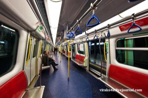 Самые удобные вагоны метро, что я видел были в юго-восточной Азии. Просторные, тихие, прохладные, удобные.
Неплохо, что наконец в наших поездах стали уделять внимание эргономике. В будущих вагонах дополнительно хотелось бы удобств уже у азиатов реализованных:
- двери пошире, для менее толкучного входа-выхода
- немного более просторного салона, у них это достигается за счет трапецевидной формы вагона
- шестов, хотя бы посредине тамбура. Не для танцев, а для безопасности и преград для инвалидов-колясочников.