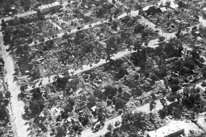 Напомню об одном из самых смертоносных в истории, но очень редко упоминаемом землятресении в Ашхабаде 5-6 октября 1948. 
"Считается одним из самых разрушительных землетрясений, сила в эпицентральной области составила 9—10 баллов, магнитуда землетрясения М=7,3. В результате землетрясения в Ашхабаде было разрушено 90—98 % всех строений. По разным оценкам, погибло от 1⁄2 до 2⁄3 населения города (по разным данным от 0,4 до 110 тысяч человек, так как сведения о числе жителей неточны). В 2010 году Президент Туркменистана заявил, что землетрясение унесло жизни 176 тысяч туркменистанцев и 89% ашхабадцев." 
Удивляет как в разы различаются оценки количества погибших при катастрофе произошедшей совсем недавно и вроде не в глухой провинции Азии или Африки, а в столице союзной республики. В СССР много освещали  Ташкентское землятресении с несколькими десятками погибшими, а про Ашхабадское с десятками тысяч жертв никогда ничего не писали....