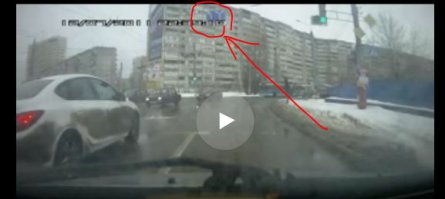 Рег ехал не нарушая знака, но вот почему у светофора дополнительная секция непонятно... по идее с правого ряда поворот разрешен, действия БМВ конечно непонятны.