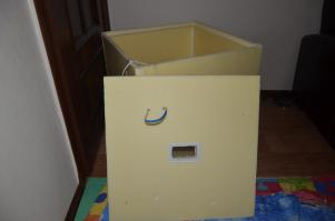 Себестоимость не считал, но, в принципе, не много. Дороже, чем покупной, конечно, но зато с "фенечками" :)
Готовый купить намного проще, НО! 
1) В процессе постройки инкубатора участвовали мои пацаны (3 и 5 лет). Им было за счастье с папкой что-то сделать. А когда вещь сделана своими руками - результат в разы приятней. Да и к инструменту надо пацанов с измальства приучать. Мужики ж растут.
2) Решил посмотреть что такое контроллеры. Потому взял ардуинку. Довольно неплохая весчь, я Вам скажу. Можно заточить под различные задачи. И потом этот опыт может для чего-нибудь пригодится (хочу сделать умную дачу)
3) Возможность масштабировать. При желании поворотный механизм можно адаптировать и в другие корпуса. Видел, как собирали инкубаторы из старых холодильников. Но там поворот платформы ручной был. А здесь полная автоматика.

Самый главный, это пункт №1.

PS: Плата для релешек и пр. автоматики пока ещё травится, ардуинка стандартная. Тестировал на макетной плате - всё работает. Впервые в жизни познакомился с контроллерами. Вставило! :)