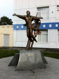 Памятник В.С.Высоцкому возле Одесской киностудии..