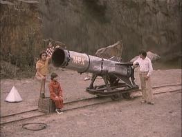 А вот еще фильм который почти каждые каникулы показывали. Интересно есть ли еще тут такие как я "старперы"? :-) 
В СССР вообще много было всяких Польских, Чехословацких и т.д. фильмов. Четыре танкиста и собака - тоже шло неплохо.