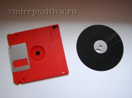 Извините - на.ху.я интернет?! Вы б.л.я и детей делать через интернет будете?!
Две дискетки разломать и смотреть в онлайне на улице.
Смотреть одним глазом и через два диска из флоппиков.