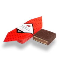 Я лично подсела на белорусов фабрика "Коммунарка", объедаюсь конфетами коммунарка крупная вес одной конфеты от 150 до 200 грамм ну точь в точь как старый Гулливер ммм... вкусняха...