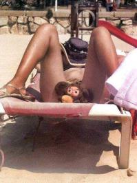 Не стоит во время съемки валяться на лежаке, как ламантин.