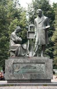 Памятник Венецианову в городе Вышний Волочёк