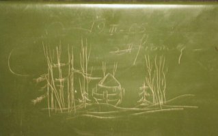 После спуска корабля на землю
К концу дня пришла группа, которая была предназначена для эвакуации от ВВС. Пришел врач Михаил Туманов. Развели еще один костер. У Туманова оказались таблетки мясного бульона, которые тут же вскипятили, и надо было видеть, с каким удовольствием Беляев с Леоновым залпом пили горячий бульон. Доктор их осмотрел, послушал. Медицинская помощь не потребовалась. Леонов сразу обратился: «Нельзя ли нам погреться?». Туманов сказал, что в порядке исключения можно, конечно, налил им по полстаканчика. Они с удовольствием выпили, и мы их уложили спать. Леонов на этой металлической фляжке нарисовал Туманову место приземления вместе с кораблем и написал свои пожелания.