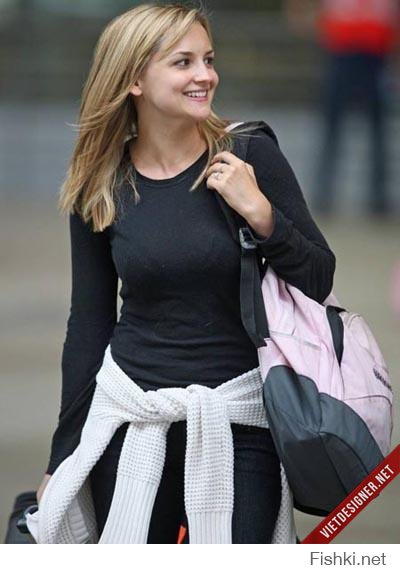 У Билла Гейтса, как и у несколько миллиардов других людей, есть дети. Его старшую дочь зовут Дженнифер Кэтрин Гейтс, и некоторая часть Интернета, кажется, думает, что она выглядит так же, актриса Рэйчел Ли Кук.Проблема в том, что она выглядит лучше, чем Кук, люди просто подписывают фотографии Дженнифер как будто это Кук. Поиск ее имени на Google Image Search дает целую страницу фотографии Рейчел, однако большенство - это фотографии Дженнифер.

Иначе говоря троллинг зашел слишком далеко.  с 2011 года все пытаются сделать из Дженифер Рейчил и в итоге так и произошло. Все думают смотря на фотографии Дженнифер Кэтрин Гейтс что это на самом деле Рэйчел Ли Кук. Повторюсь - Рэйчел Ли Кук страшнее. пользователь zxab очередной троль поддерживающий всеобщее интернет безумие