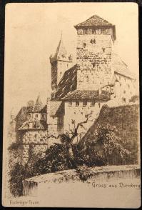 Гитлер тоже хотел стать художником, но в Венской академии ему отказали и посоветовали стать архитектором... 

...Не нужно было отказывать.... 

Его слова: «Я художник, а не политик. Когда польский вопрос будет решён, я хотел бы закончить свою жизнь как художник»