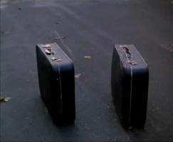 Мне и моего "fly 4403 energie 3" за глаза, а с его аккумулятором 4000 мАч, я почти на месяц забываю о зарядке.
А для этого "огрызка", на месяц, вот такие батарейки нужны: