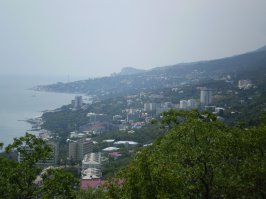 На последнем фото Алупка. Парк Воронцова. А Мисхор в феврале и летом: