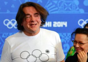 Флаг Украины упал во время фотографирования в Минске