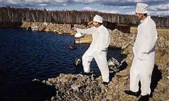 Карачай, Карачай. Один дебил когда-то прилепил эту фотку к статье про Карачай, а куча других копипастят её куда-попало. Озеро Карачай в Челябинской области не имеет ничего общего с изображённым здесь прекраснейшим местом в Карачаево-Черкесии.  
Челябинский Карачай был мелким и заболоченным озером площадью меньше 50 га.
Вот как он выглядит сейчас (заметьте - никаких высоченных снежных пиков на горизонте).