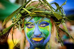 Превратила себя в живую карикатуру