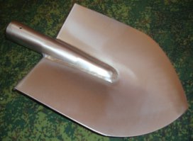 - В 2005 на восьмое марта подарил жене титановую лопату. Теперь каждый праздник и без повода Она мне ее вспоминает.
- Мол додумался мне лопату подарить, совсем уже! А сама на огороде из рук ее не выпускает, моет после работ и хранит в определенном месте.
Хаять меня не перестала! Зато поняла, что такое хороший инструмент.;)