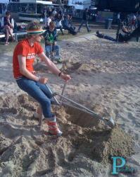 Ха, мы на днях ездили на море и наткнулись на эти штуки, залипли на пол часа с другом, хотя давно не дети))