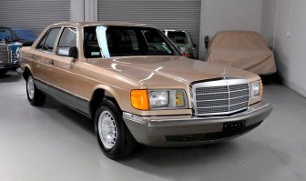 Чуть более современный W126 1982-го года с пробегом всего 2510 км!