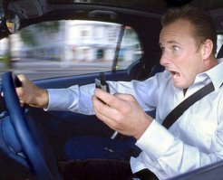 Только за рулем делать этого не надо!