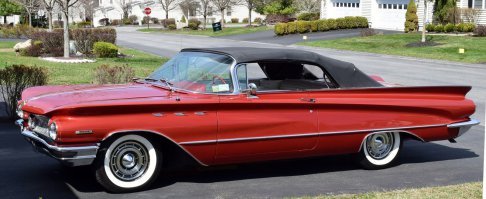 Кстати не только Кадиллак использовал такие элементы. Например Buick Invicta 1960 года тоже имел "плавники"! И не только на задней части, но и спереди. Красотища!