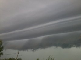 А на моей фотке небо красиво и страшно.