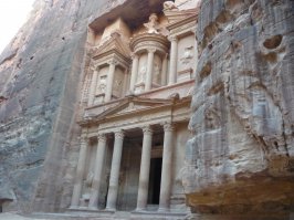 Отличные фото.А вот мои.1.Индия.Удайпур. 2.Иордания. Сокровищница Эль-Хазна. 3.Великобритания. Стоунхендж.