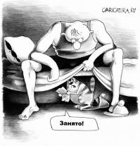 Кошка приносит мягкую игрушечную мышку,как собака палку