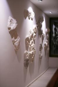 Был на Кипре с семьёй, в фойе отеля тоже можно было приобщиться к высокому искусству.