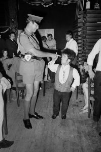 Не знаю, как у Вас, а у меня какое-то недоверие этот блюститель порядка вызывает...