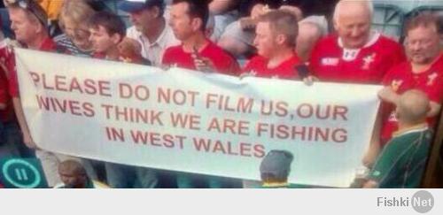 «Пожалуйста, не снимайте нас. Наши жены думают, что мы на рыбалке в Западном Уэльсе»
