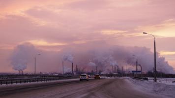 У нас тоже снег черно-рыжий и озеро незамерзающие в -35 есть, так что с Норильском все в порядке