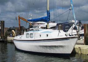 Я знаю в чем заключается их хитрость. В Германии пластиковые бутылки сдаются, по 0.25€ за штуку. У них как я понял их 50 000, то есть если все сдать, то выйдет 12 000€. За 11 000 € можно купить вот такую лодку