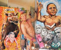 А этот чувак, не отрывая члена, рисует