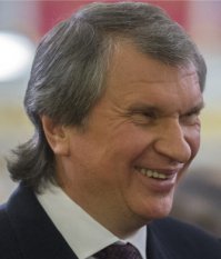 Конечно есть, 250 руб. в месяц если каждые три месяца будешь собирать необходимые документы:
заявление;
1. копия паспорта или другого документа, удостоверяющего личность;
2.копия свидетельства о рождении ребенка;
3.справку о составе семьи;
4.справку о прохождении обучения в общеобразовательной организации - для ребенка (детей) в возрасте от шестнадцати лет и старше;
5.копия страхового свидетельства обязательного пенсионного страхования заявителя;
6.справки о доходах членов семьи ребенка, за три последних месяца;
7. справка из соцзащиты по месту жительства другого родителя о неполучении пособия на ребенка по прежнему месту жительства.
Всего-то 7 документов приносишь каждые три месяца, и получаешь по 250 православных рублей каждый месяц! 
Сечину доставляет такое пособие!