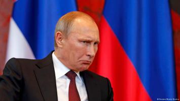 Кот закрыл своего хозяина на балконе