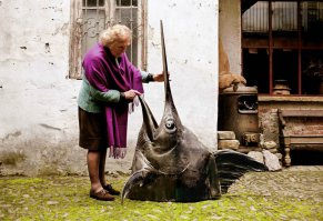 Это не вы съели мою конфетку?
или
Куда же я подевала свои очки?