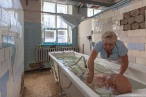 Пытошная, испанский сапог, магаданский гаслстук и т.д.
И сам заплечный мастер с лысой жертвой