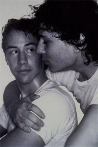 А это фото Киану Ривза настораживает