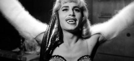 Обожаю "Мертвеца", но все же лучшая роль Деппа в фильме Храбрец (Фото 1), который снял он сам. Так же он здорово сыграл 2 роли (транни и лейтенанта) в фильме "Пока не наступит ночь" (Фото 2,3). Ну и конечно же несравненного Эда Вуда в одноименном фильме (Фото 4,5)