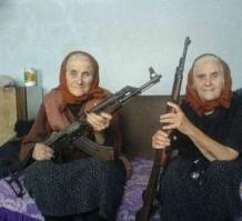 Девушки и оружие