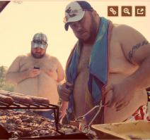 Настоящие американские мужики ходят на BBQ party.