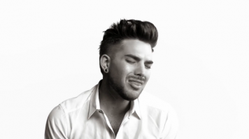 Все хорошо, но этот ПИД с дыркой в ухе все испортил. Спел про "братство людей" словно про "братство мужчин" (в смысле "братство ПИДов").