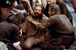 Где, наконец, "Миссия", с неповторимой музыкой Морриконе и блистательной игрой Айронса и ДеНиро?