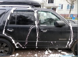 Мля, задолбали флудить насчет заявлений в ГИБДД. Все давно про это знают, но никто отправлять не будет (разве что единицы), т.к.:

1. Личные данные заявителя становятся доступны нарушителю
2. Не исключена группа разбора, т.е. заявителю нужно прийти на встречу с нарушителем
3. Результат 90% завялений - бесполезные отписки что истекли сроки, что бла-бла-бла и т.д и т.п...

Никто не будет терять личное время, да еще и давать свои личные данные, чтобы потом тебя нашли и отомстили... Это все игра, игра для взрослых...Вся эта писанина не работает. 

Уже устал повторять: лучшее и мгновенное средство борьбы с нарушителем на фото.