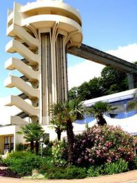 Не шедевр конечно, но стоит внимания. Лифт на пляж в Дагомысе.