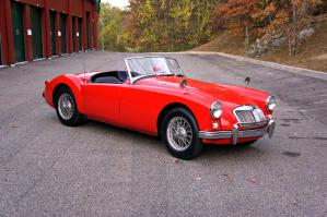 "я езжу на обычной тойота венза, девушка на камри 2006 года"
писец...а я б с девушкой ездил бы на этом