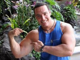 13-й на Курицына похож. Да и умом похоже тоже