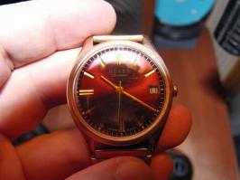 У меня такие точно, только на цепочке - на шее носить. От бабушки достались, работают!