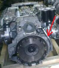 Турбины ставят не так уж давно, а движки разносило всегда. Чаще это или клин рейки в ТНВД и неконтролируемая подача топлива, или прогарание поршня или колец, избыток газов прорывается в картер, взбивает масло и гонит его через систему вентиляции. Именно по этой причине вентиляция на Камазе сброшена наружу. Но это не согласуется с нормами Евро, и вентиляцию снова замыкают на воздушную магистраль.